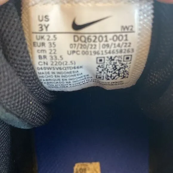 NIKE Kids More Uptempo Black/White Mid Tops Size 3Y - Picture 6 of 6